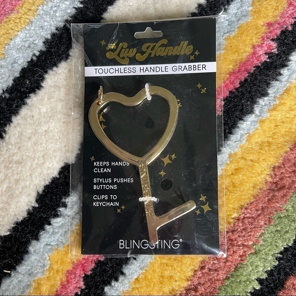 Touchless handle grabber